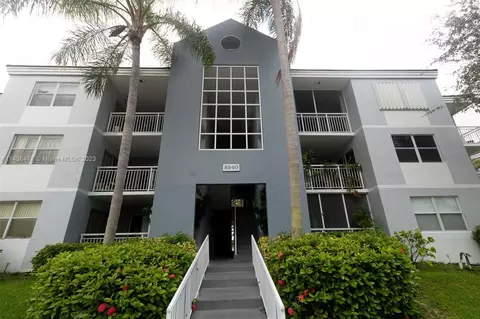 8540 SW 212th St #305, Cutler Bay, FL 33189