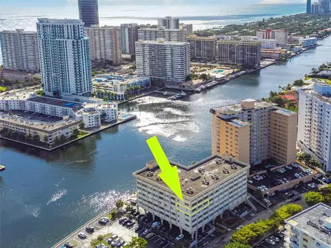 111 Golden Isles Dr #E7, Hallandale Beach, FL 33009
