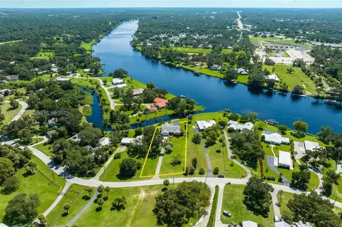 539 Caloosa Estates Dr, Labelle, FL 33935