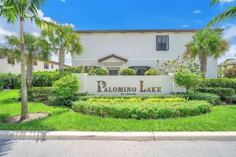 5851 E Paso Fino Pl, Davie, FL 33314