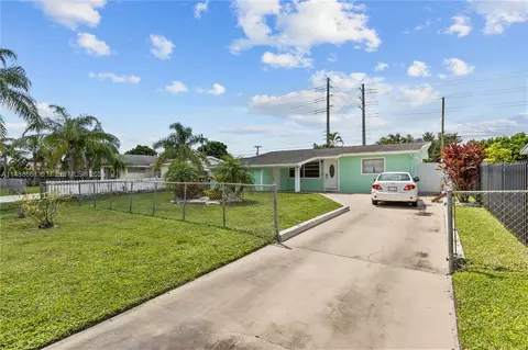 2390 W Lakewood Rd, West Palm Beach, FL 33406