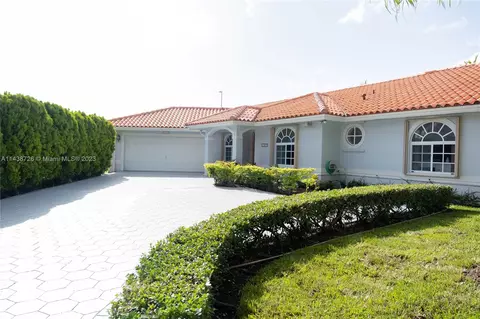 11970 SW 94th St, Miami, FL 33186