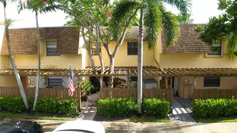 7931 NW 11th St, Plantation, FL 33322