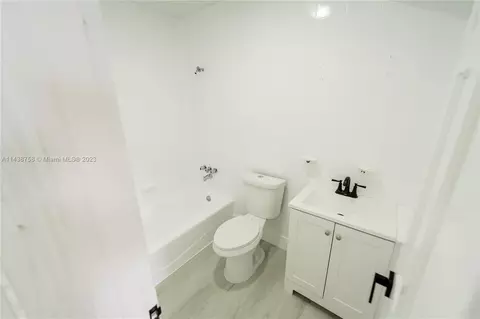170 E 43rd St, Hialeah, FL 33013 photo 14