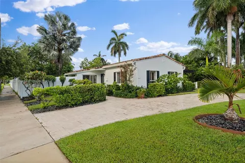 924 NE 4th St, Hallandale Beach, FL 33009