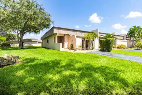 7425 SW 106th Ct, Miami, FL 33173