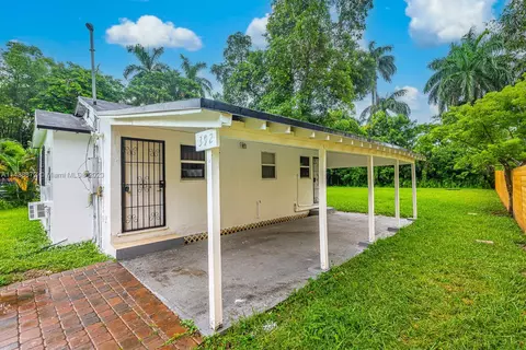 392 NE 152nd St, Miami, FL 33162