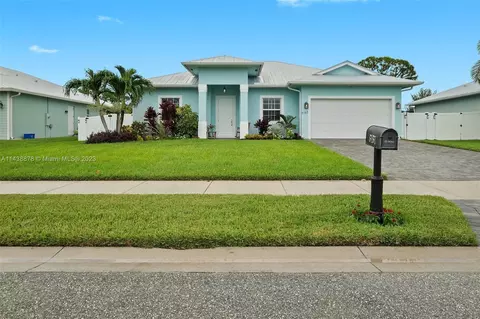 6167 SE Amethyst Ter, Hobe Sound, FL 33455