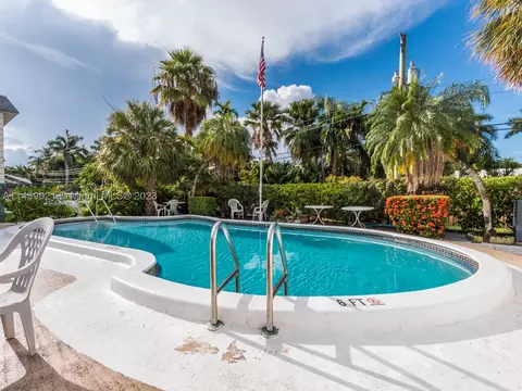 1560 Mckinley St #213W, Hollywood, FL 33020