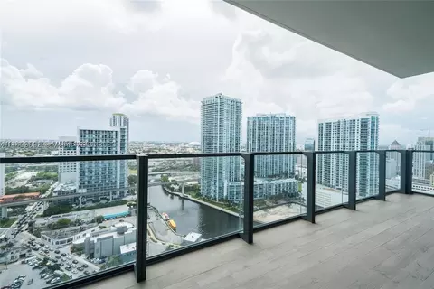 68 SE 6 St #2510, Miami, FL 33131