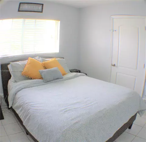 81 E 54th St, Hialeah, FL 33013 photo 7