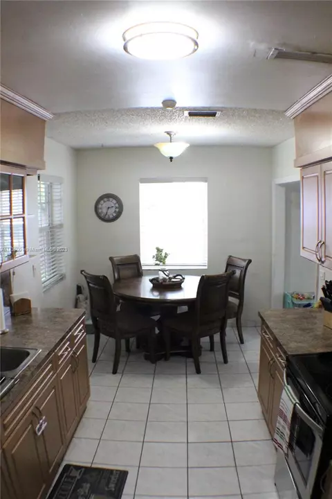81 E 54th St, Hialeah, FL 33013 photo 6
