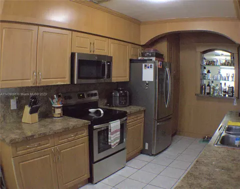 81 E 54th St, Hialeah, FL 33013 photo 5