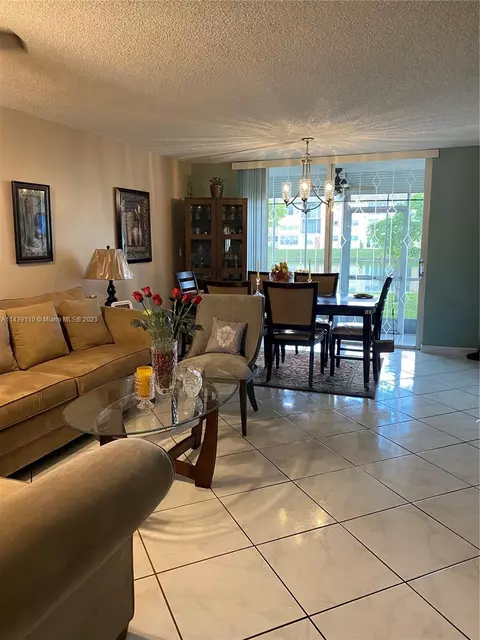 8345 Sunrise Lakes Blvd #110, Sunrise, FL 33322