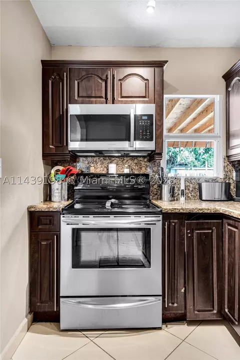 741 SE 1st St, Hialeah, FL 33010 photo 12