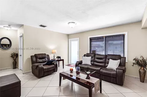 741 SE 1st St, Hialeah, FL 33010 photo 6