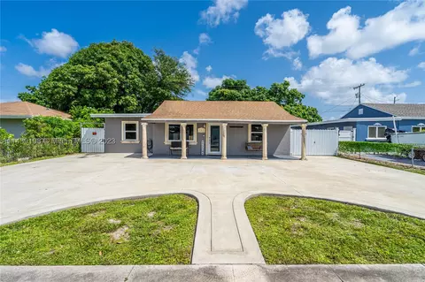 741 SE 1st St, Hialeah, FL 33010 photo 2