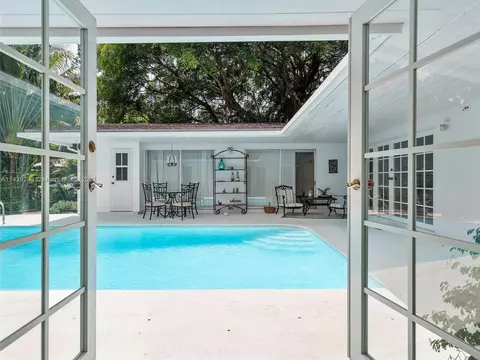 9910 Pan American Dr, Cutler Bay, FL 33189