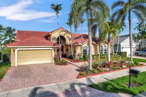 2621 W Abiaca Cir, Davie, FL 33328