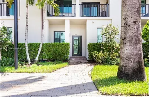 4711 NW 84th Ct, Doral, FL 33166