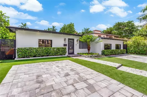 5225 N Bay Rd, Miami Beach, FL 33140