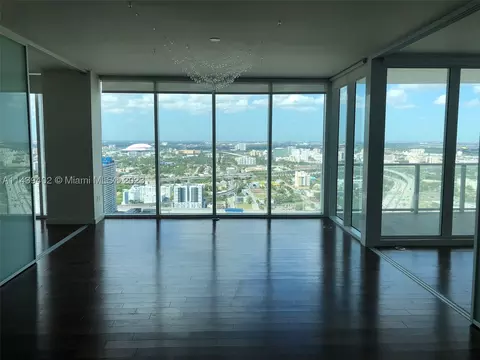 1040 Biscayne Blvd #3706, Miami, FL 33132