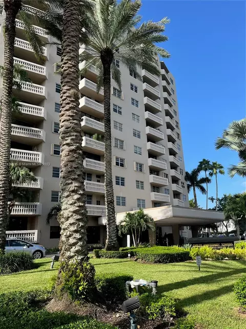 90 Edgewater Dr #623, Coral Gables, FL 33133