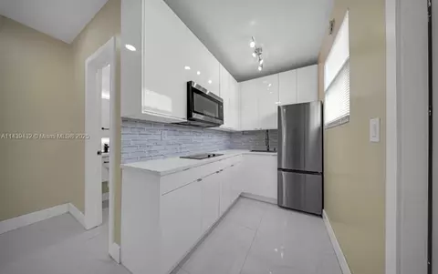 Kitchen - 3360 E 10th Ave, Hialeah, FL 33013 photo 4 of 5