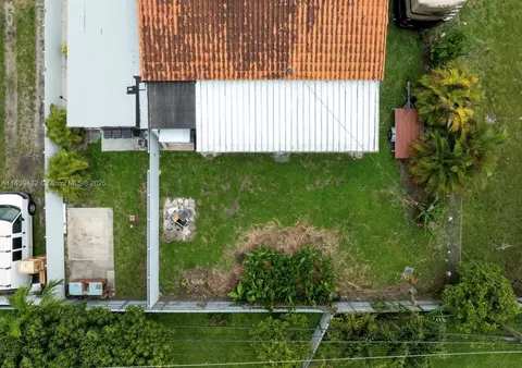 View/Area - 3360 E 10th Ave, Hialeah, FL 33013 photo 7 of 9
