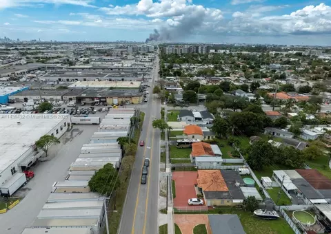 View/Area - 3360 E 10th Ave, Hialeah, FL 33013 photo 2 of 9