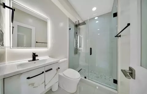 Bath - 3360 E 10th Ave, Hialeah, FL 33013 photo 1 of 1