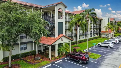 12900 SW 13th St #106E, Pembroke Pines, FL 33027