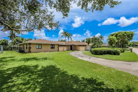 10221 SW 141st St, Miami, FL 33176