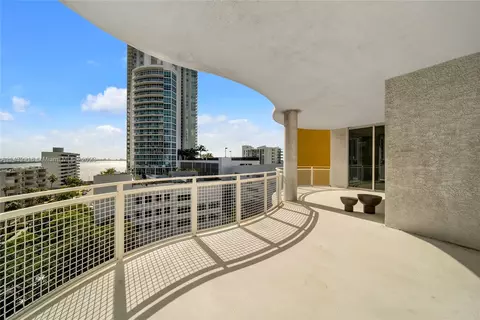 444 NE 30th St #808, Miami, FL 33137
