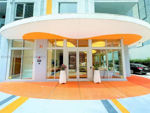 31 SE 6th St #703, Miami, FL 33131