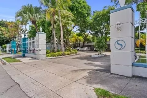 1740 NW N River Dr #425, Miami, FL 33125