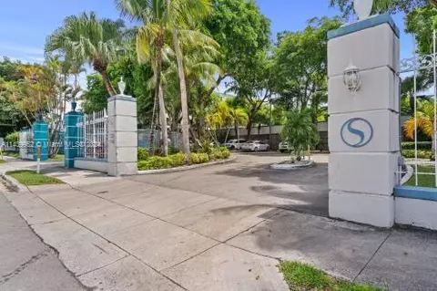 1740 NW N River Dr #425, Miami, FL 33125