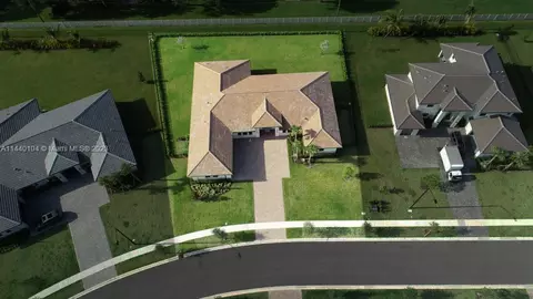 11125 N Sierra Ranch Dr, Davie, FL 33324