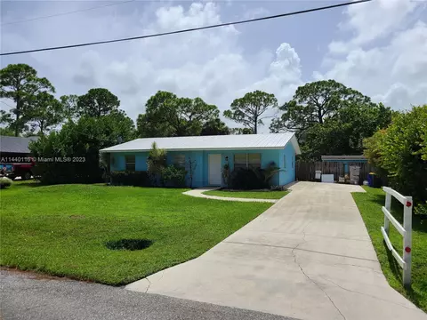 8856 SE Sunset Dr, Hobe Sound, FL 33455