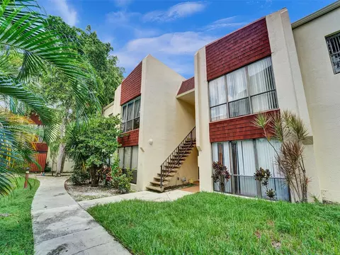 301 N Pine Island Rd #212, Plantation, FL 33324