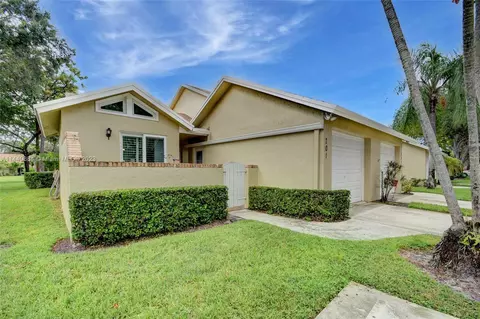 701 Maplewood Dr, Greenacres, FL 33415