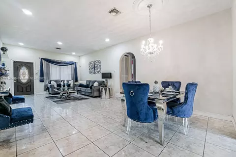 560 NW 184th Ter, Miami Gardens, FL 33169