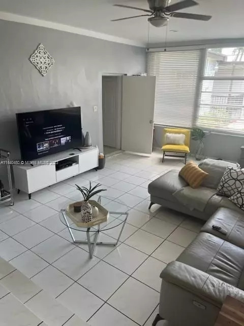 61 E 61st St, Hialeah, FL 33013 photo 9
