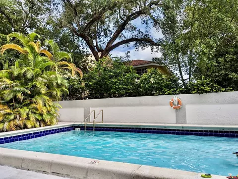 8950 NE 8th Ave #303, Miami, FL 33138