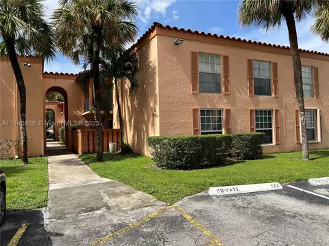 7200 Fairway Dr #H6, Miami Lakes, FL 33014