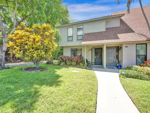 416 Sandtree Dr, Palm Beach Gardens, FL 33403