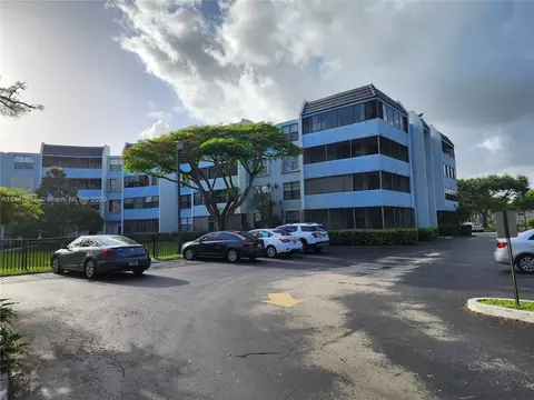 10852 N Kendall Dr #411-2, Miami, FL 33176