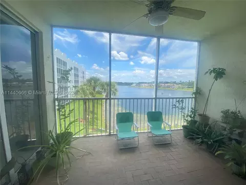 10750 NW 66th St #302, Doral, FL 33178