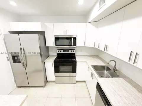 3700 NW 21st St #314, Lauderdale Lakes, FL 33311