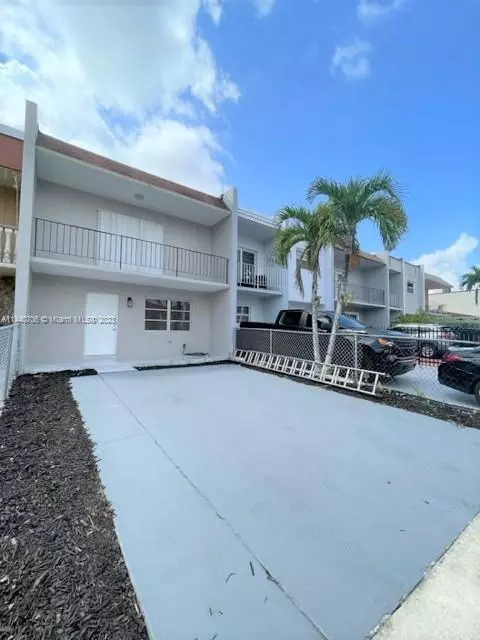 812 W 79th Pl #812, Hialeah, FL 33014